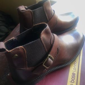 Base London Morrow Leather Chelsea Boots